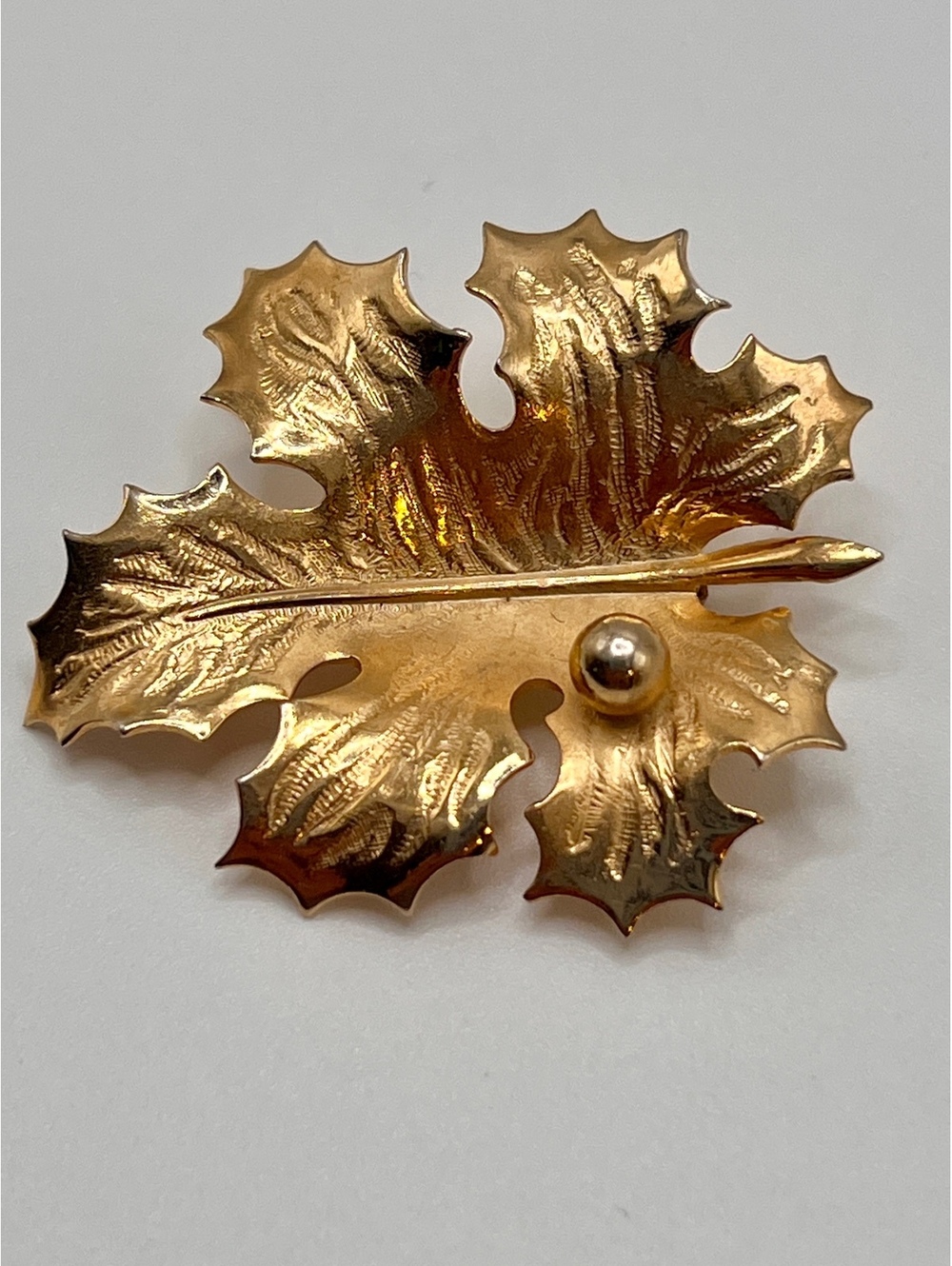 Vintage Giovanni Gold Tone Holly Leaf Brooch Signed Christmas Pin